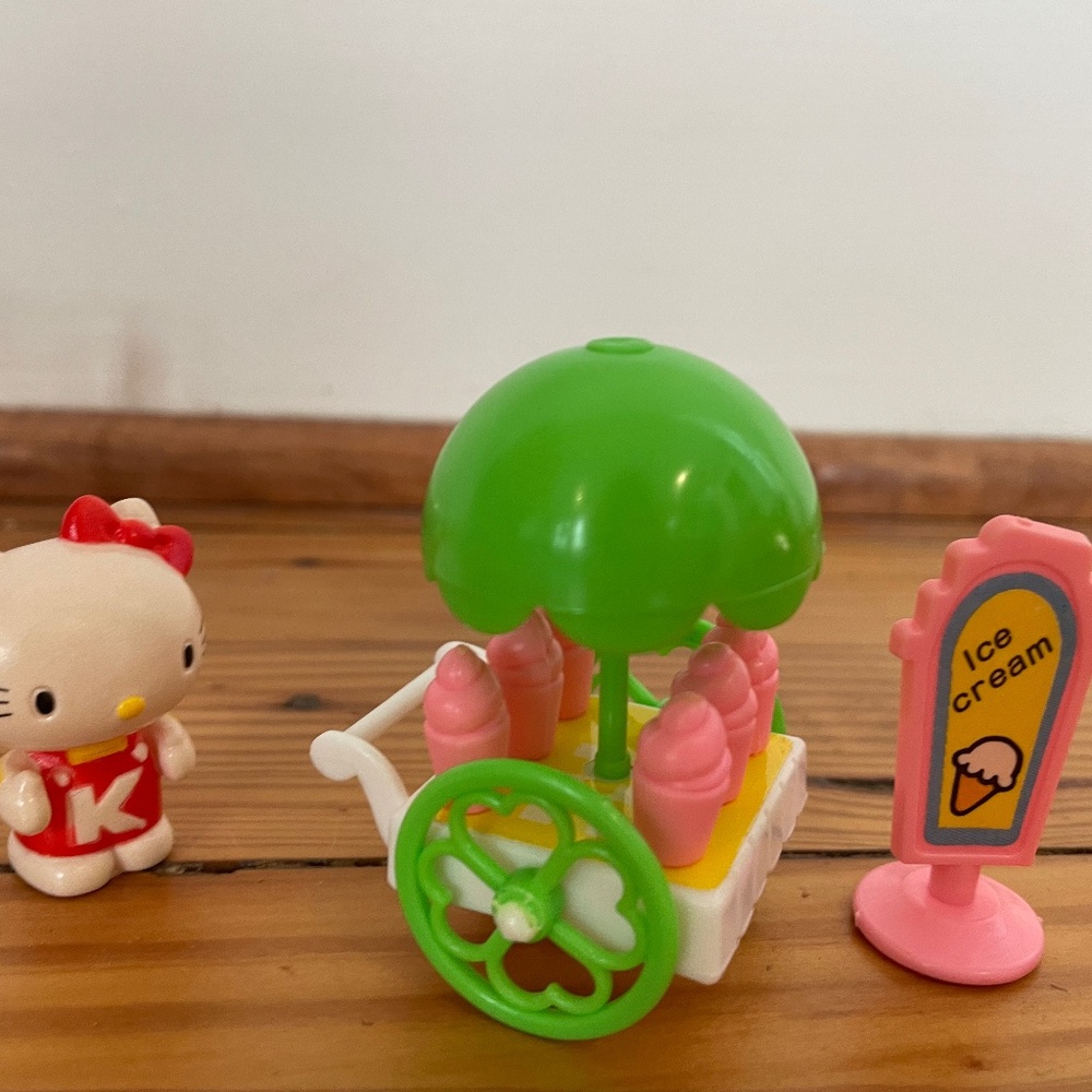 Rare Vintage 1976 Hello Kitty Ice Cream Stand Playset w/ Case Toho Sanrio